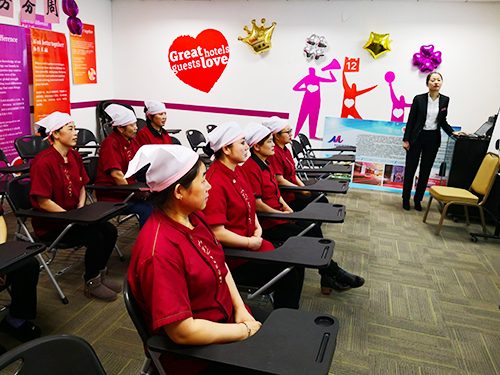 加強餐飲員工培訓(xùn)   提升餐飲服務(wù)質(zhì)量