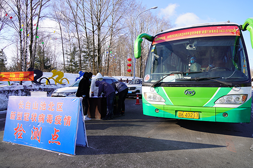 我是黨員我?guī)ь^，一線防控共擔(dān)當(dāng)