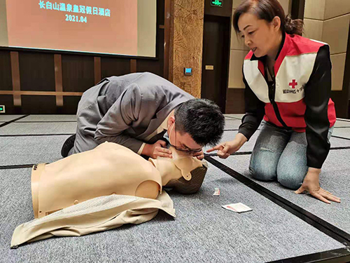 “護航長白山旅游服務(wù)，獻禮建黨百年”救護培訓(xùn)活動