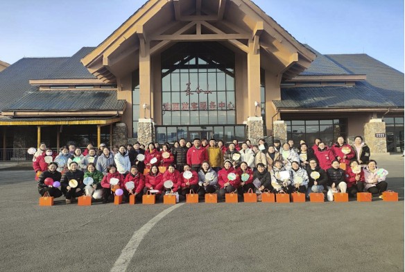 風(fēng)采巾幗 共筑輝煌——長(zhǎng)白山西南景區(qū) 運(yùn)營(yíng)黨支部開(kāi)展慶?！叭恕眹?guó)際勞動(dòng)?jì)D女節(jié)系列活動(dòng)