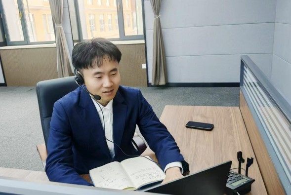 呂達(dá):用聲音溫情守護(hù),以服務(wù)增光添彩